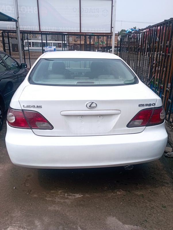 Main image of 2004 Lexus ES LE